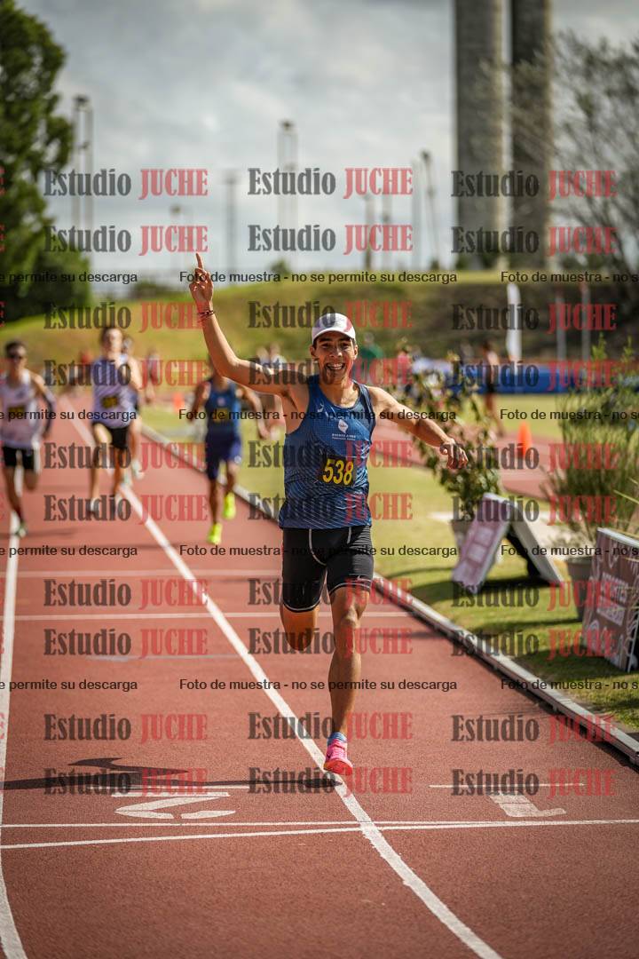 Fotos de los 800 m llanos de varones