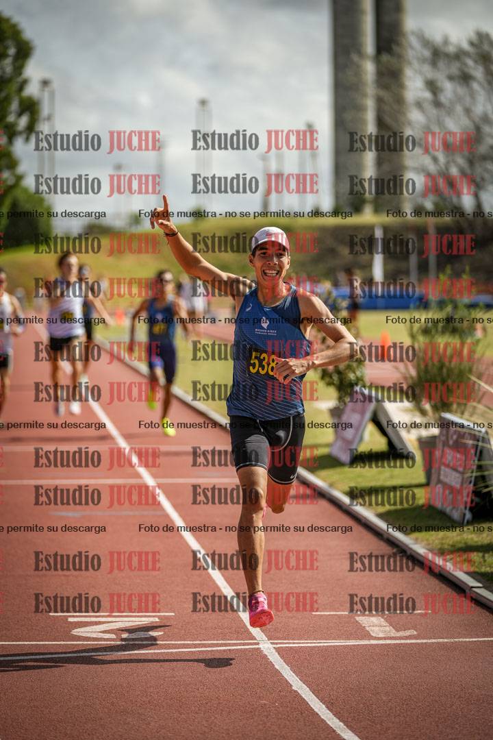 Fotos de los 800 m llanos de varones