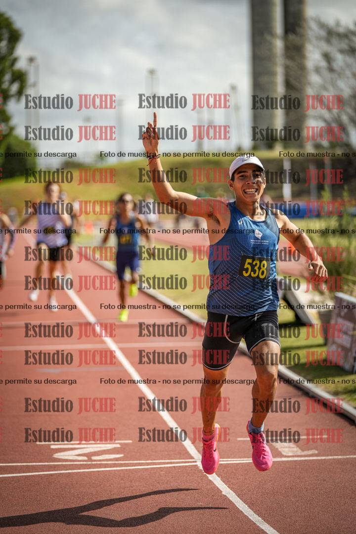 Fotos de los 800 m llanos de varones