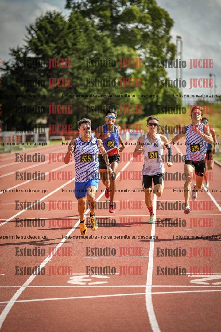 Fotos de los 800 m llanos de varones