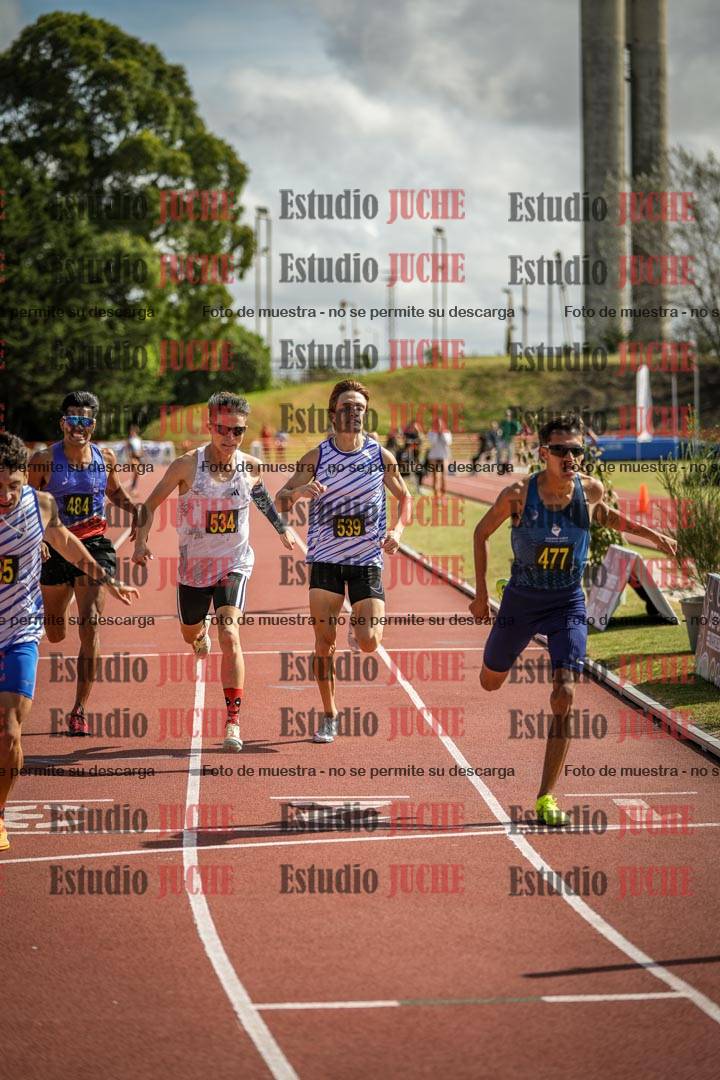 Fotos de los 800 m llanos de varones
