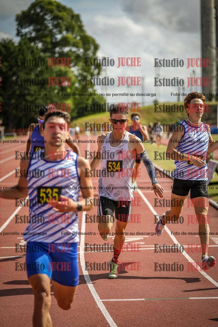 Fotos de los 800 m llanos de varones