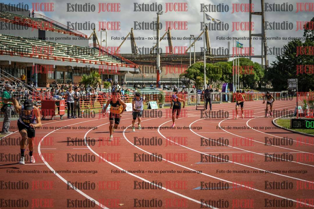 Fotos de los 800 m llanos de varones