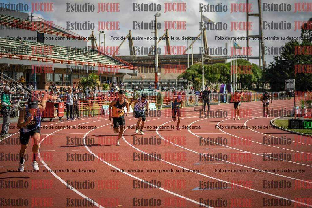 Fotos de los 800 m llanos de varones