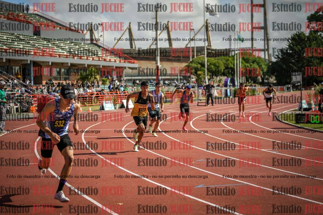 Fotos de los 800 m llanos de varones