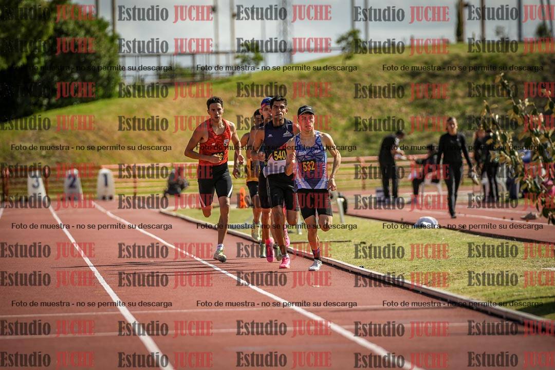 Fotos de los 800 m llanos de varones