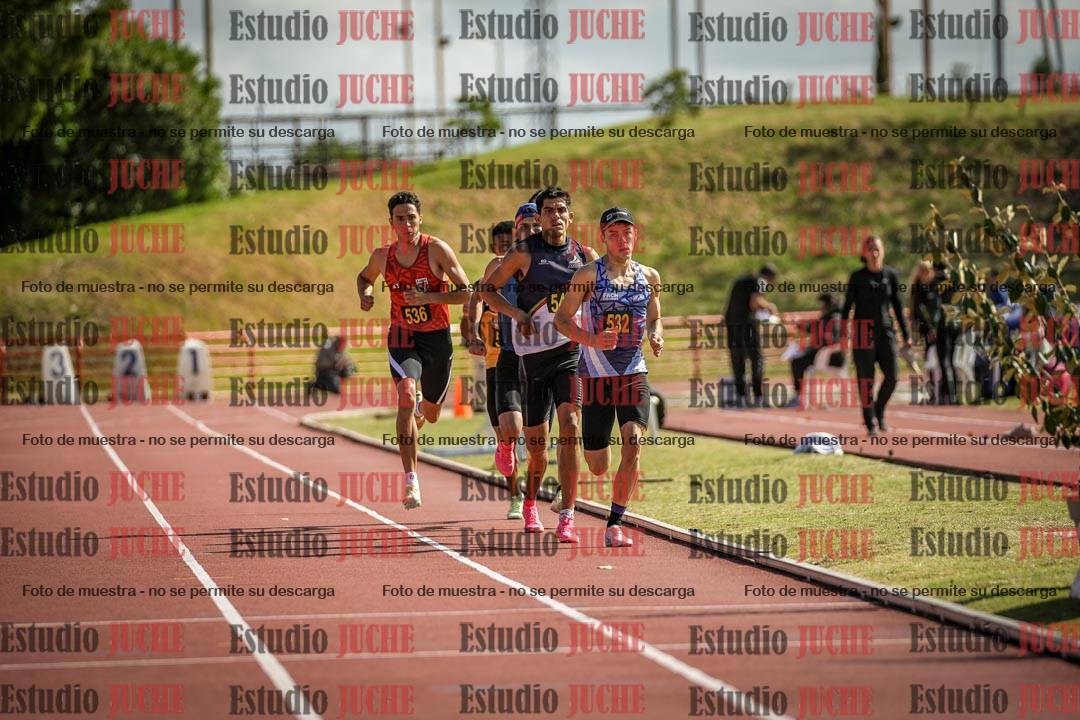 Fotos de los 800 m llanos de varones