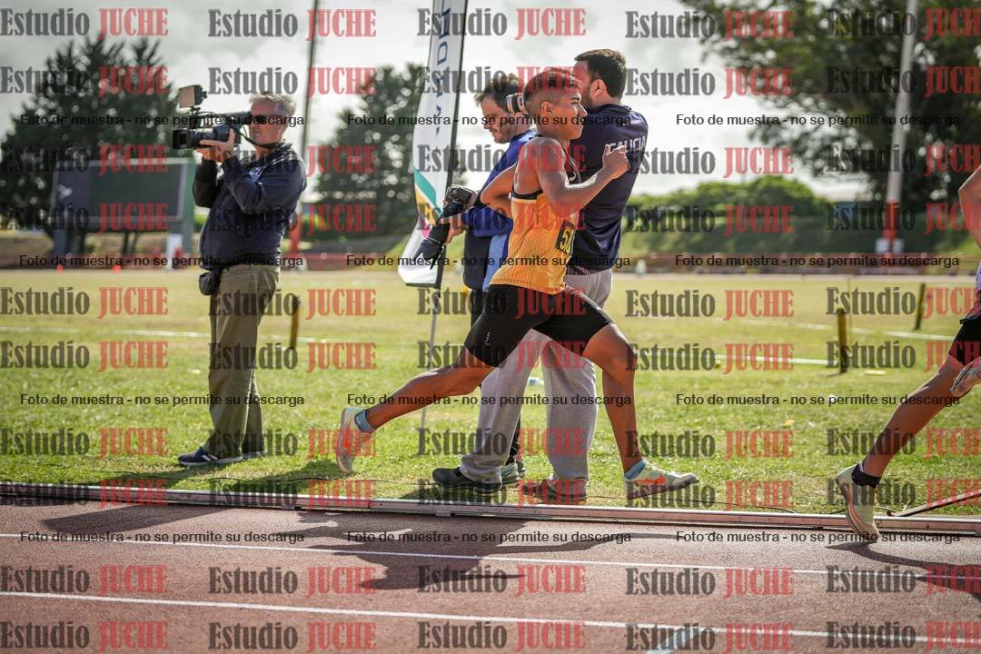 Fotos de los 800 m llanos de varones