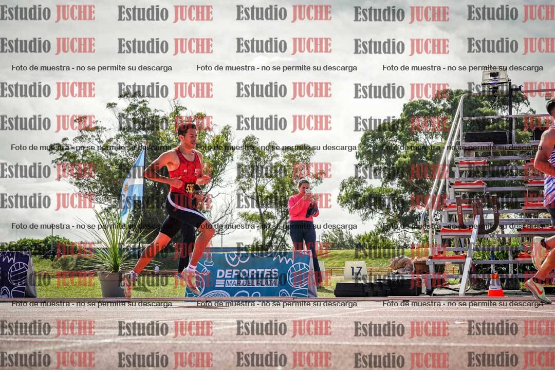 Fotos de los 800 m llanos de varones