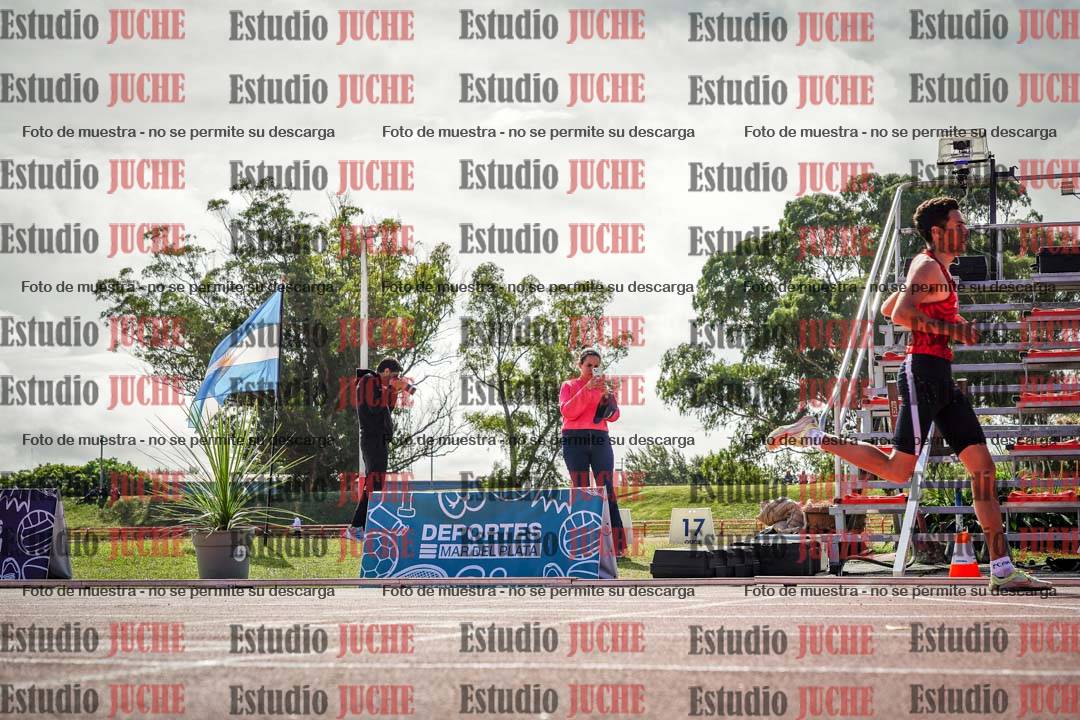 Fotos de los 800 m llanos de varones