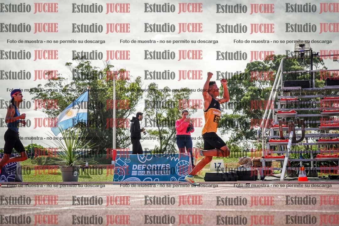 Fotos de los 800 m llanos de varones