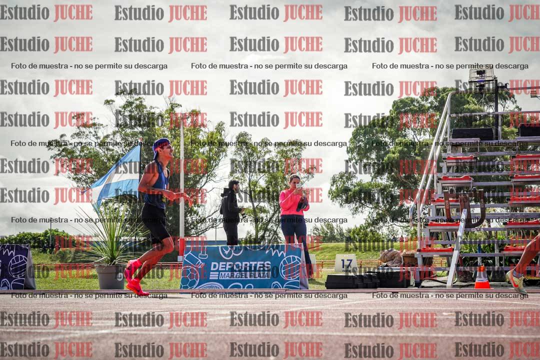 Fotos de los 800 m llanos de varones