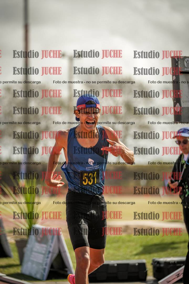 Fotos de los 800 m llanos de varones