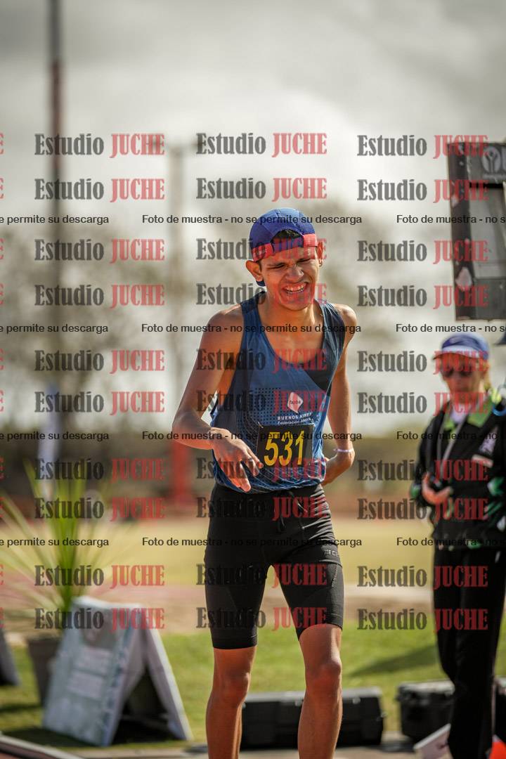 Fotos de los 800 m llanos de varones