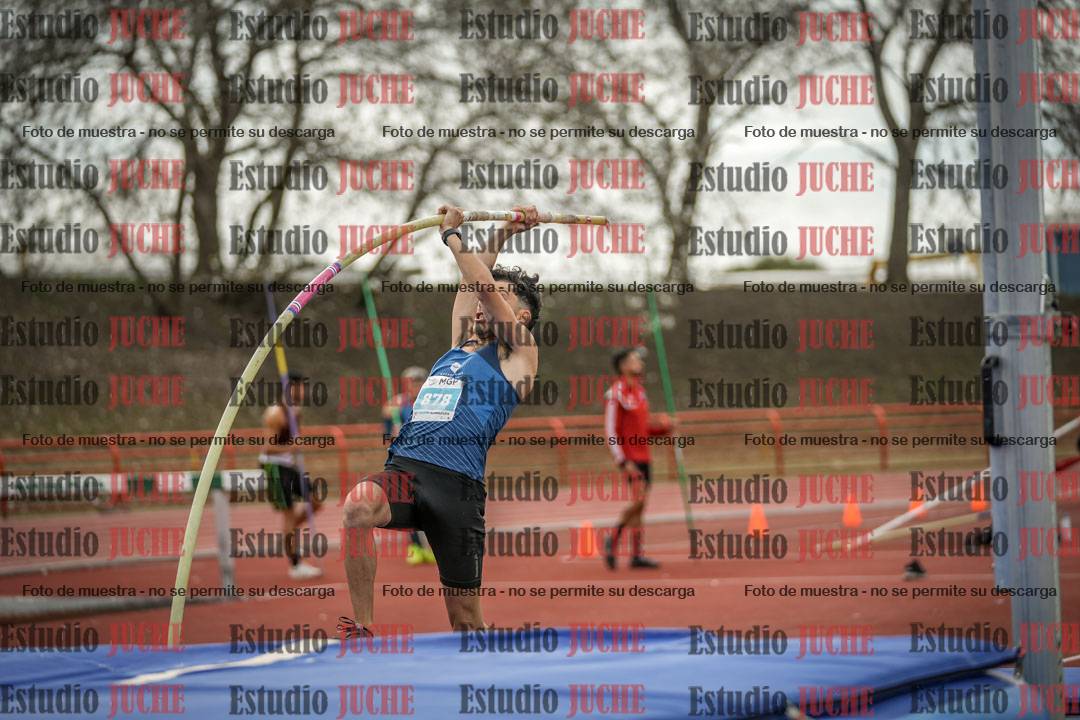 Fotos del salto con garrocha de varones