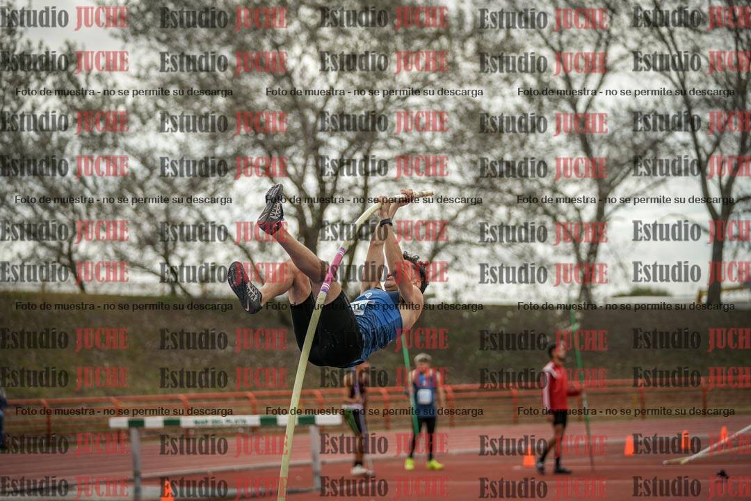 Fotos del salto con garrocha de varones