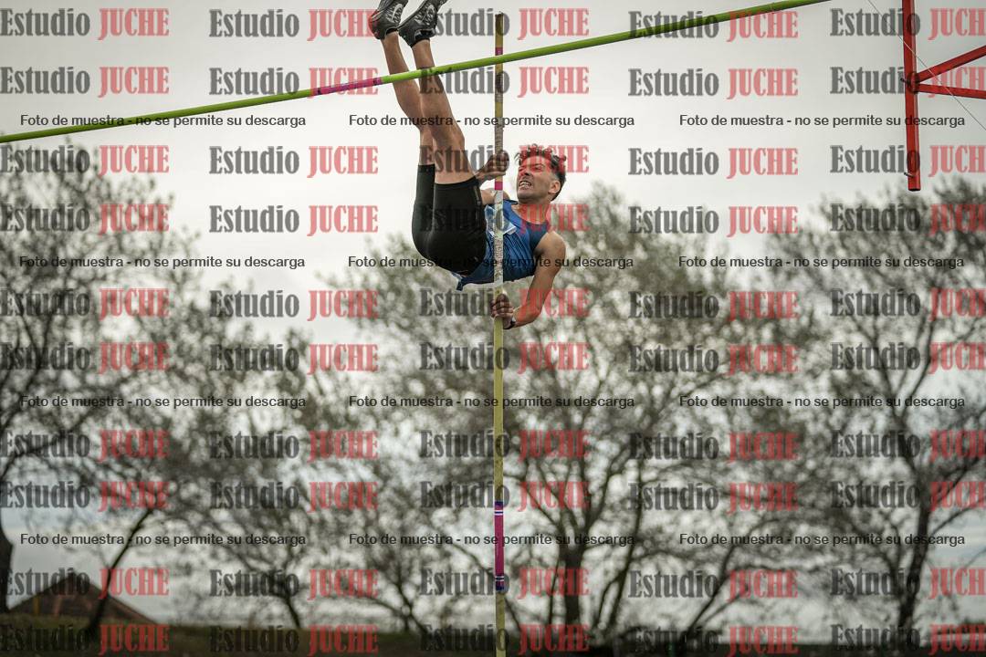 Fotos del salto con garrocha de varones