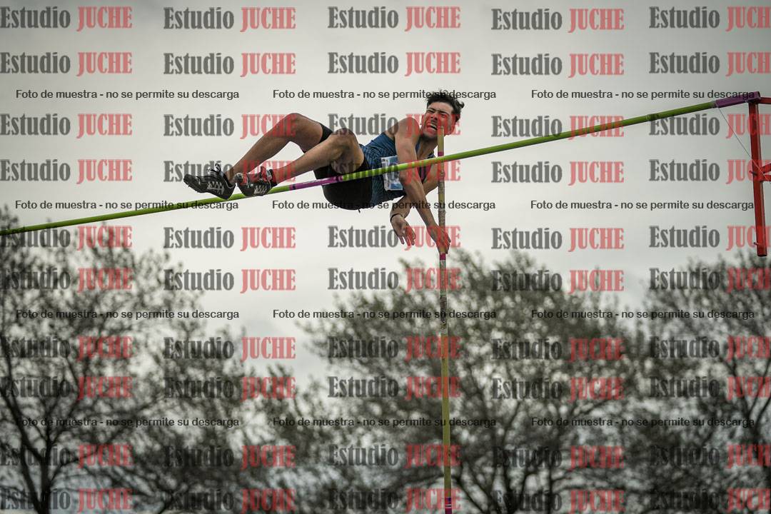Fotos del salto con garrocha de varones