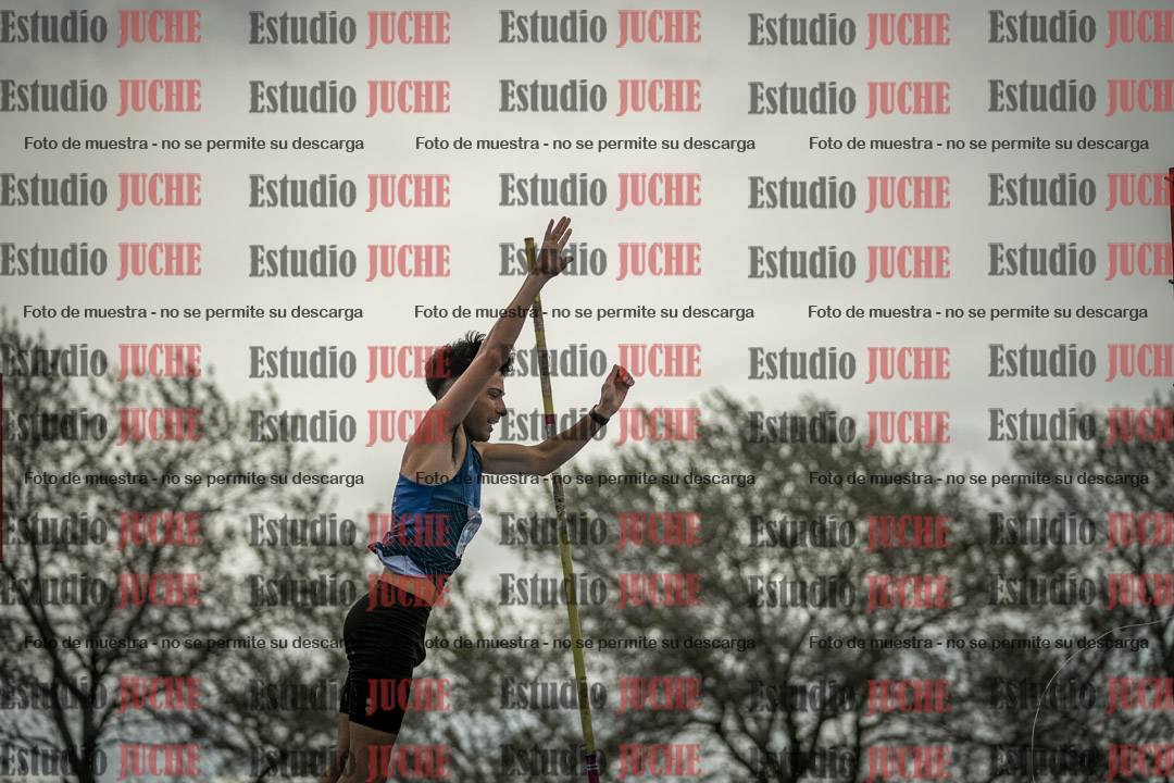 Fotos del salto con garrocha de varones