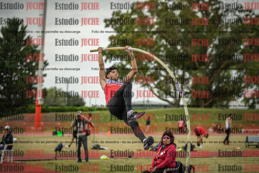 Fotos del salto con garrocha de varones