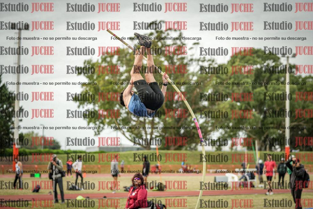 Fotos del salto con garrocha de varones