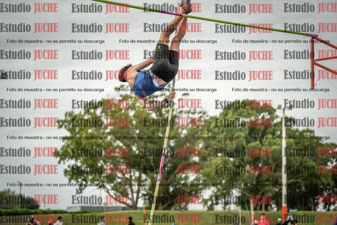 Fotos del salto con garrocha de varones