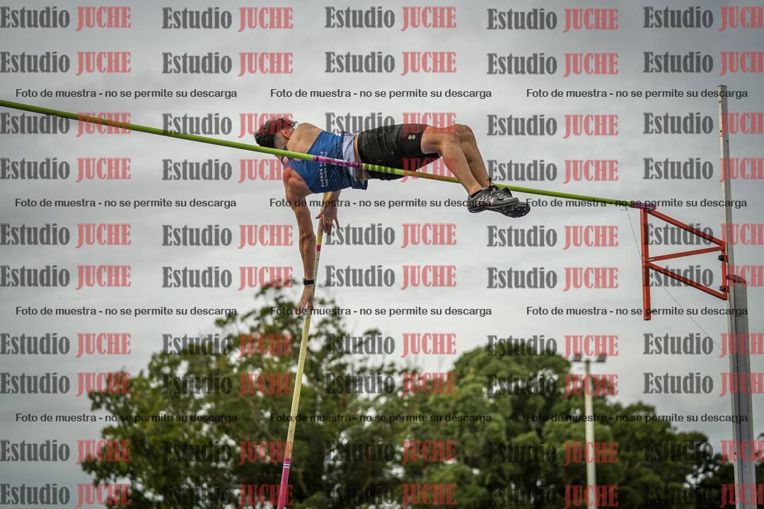 Fotos del salto con garrocha de varones