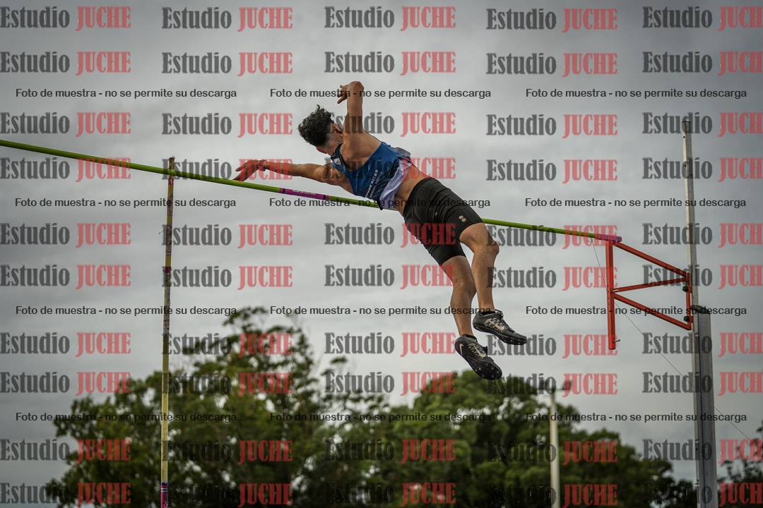 Fotos del salto con garrocha de varones