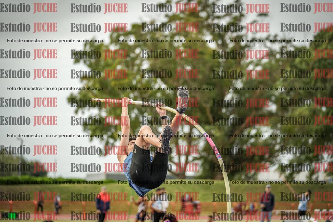 Fotos del salto con garrocha de varones