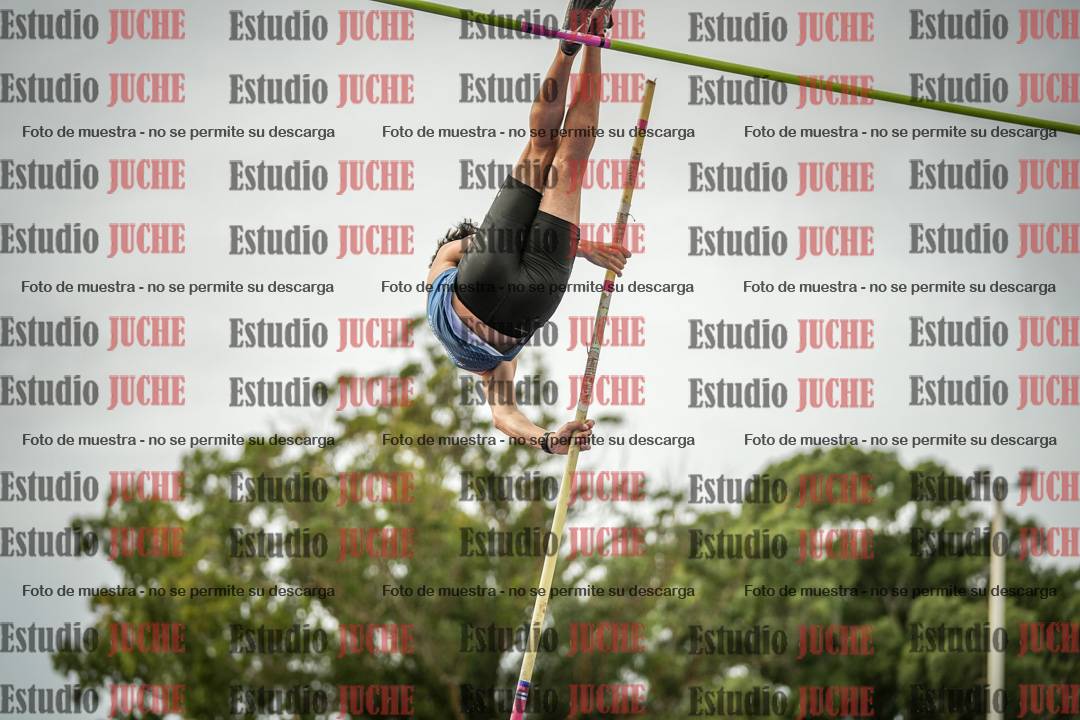 Fotos del salto con garrocha de varones