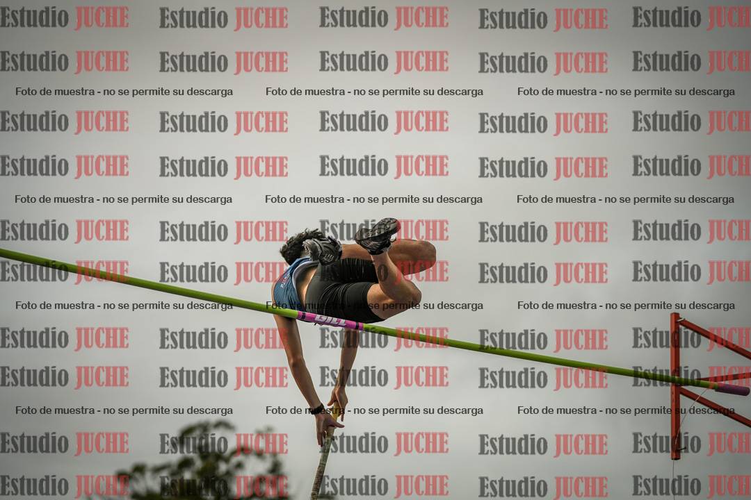Fotos del salto con garrocha de varones