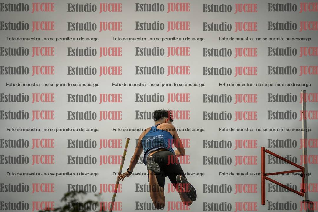 Fotos del salto con garrocha de varones