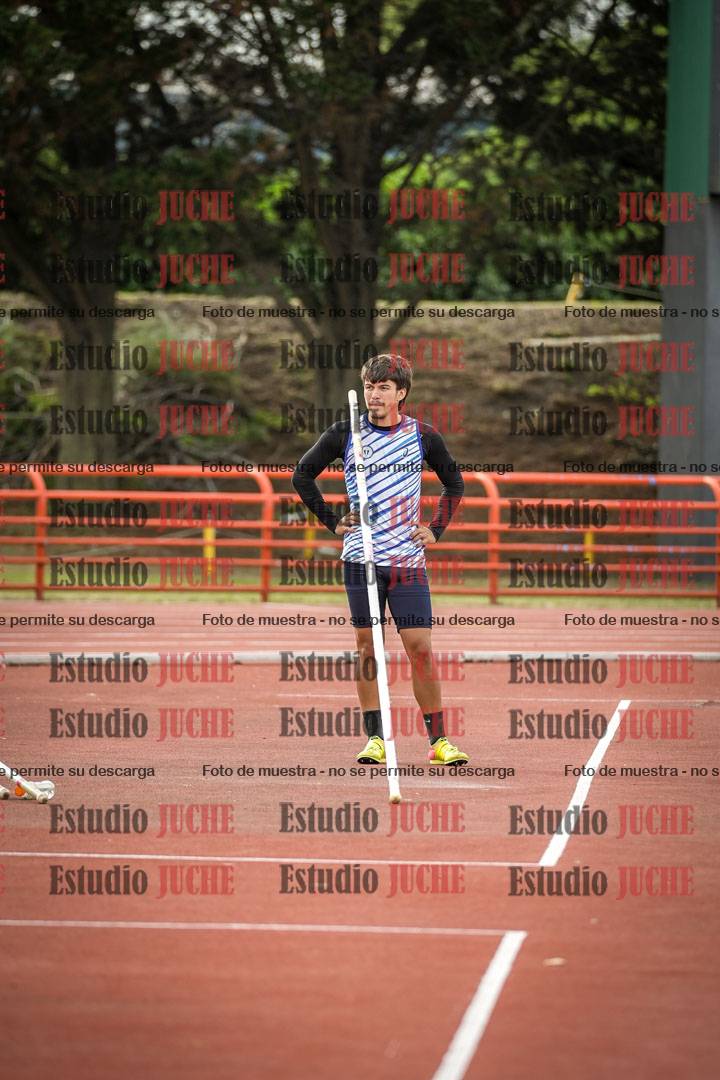 Fotos del salto con garrocha de varones