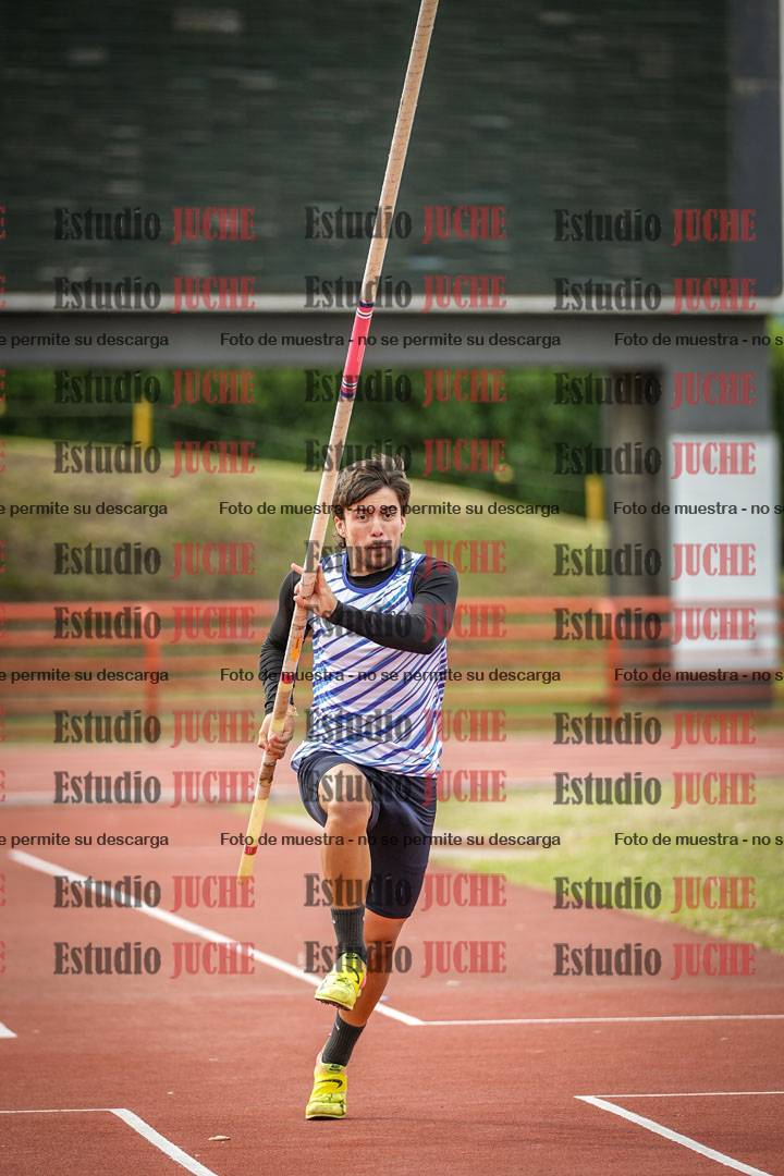 Fotos del salto con garrocha de varones