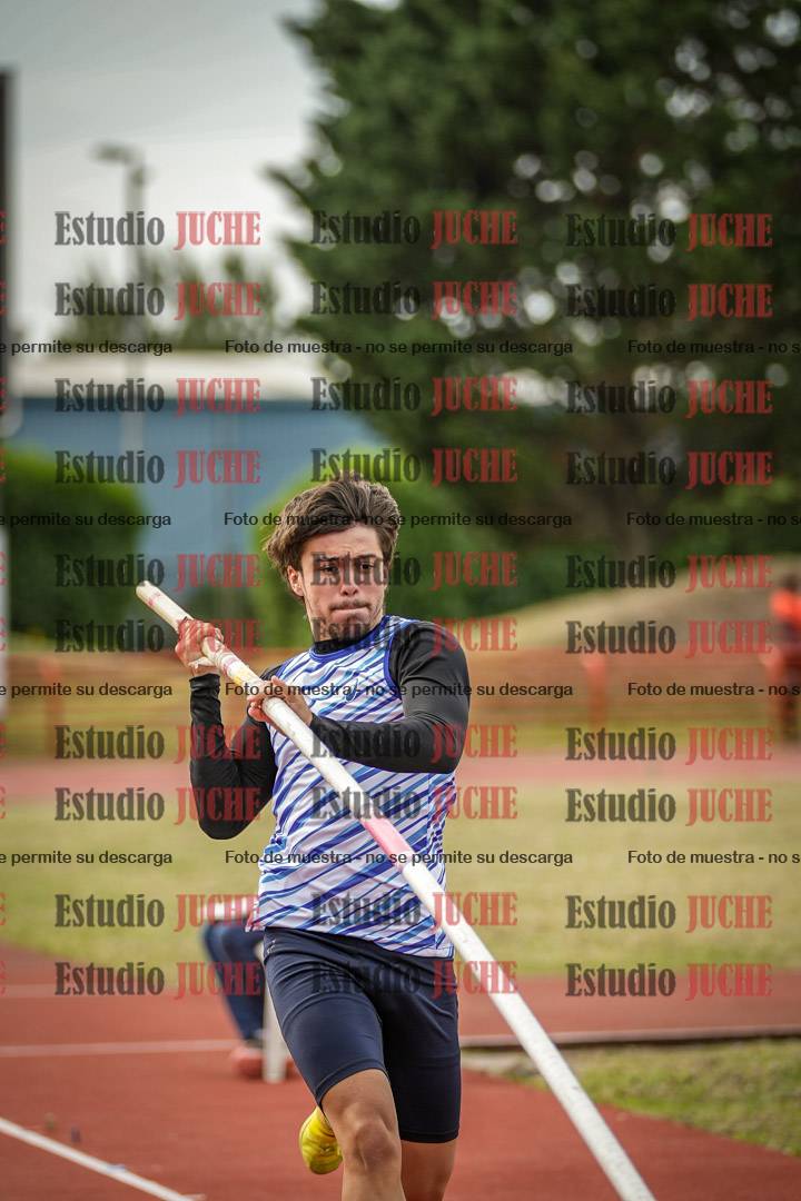 Fotos del salto con garrocha de varones