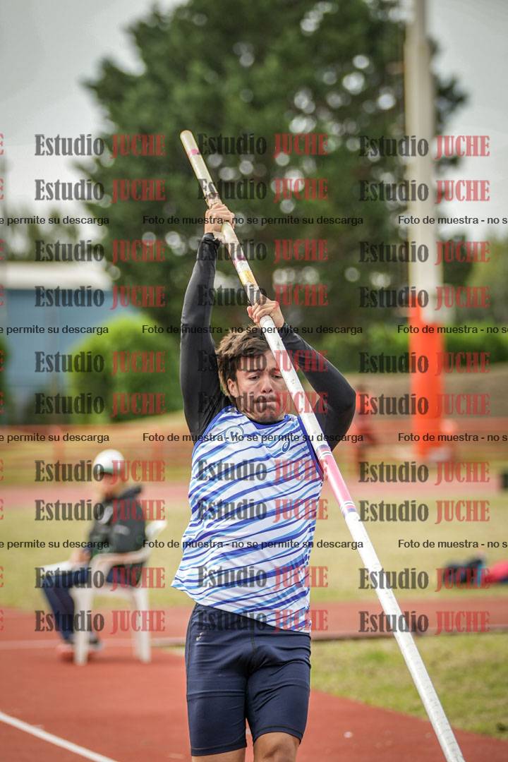 Fotos del salto con garrocha de varones