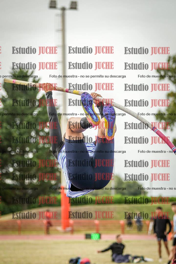 Fotos del salto con garrocha de varones