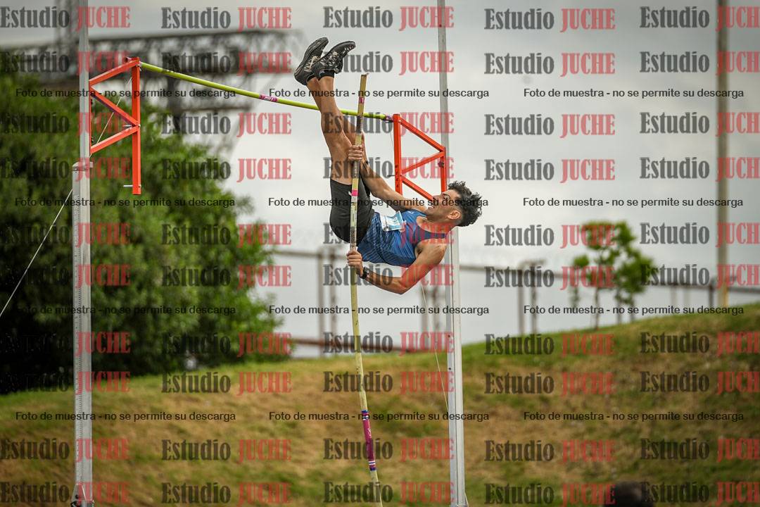 Fotos del salto con garrocha de varones