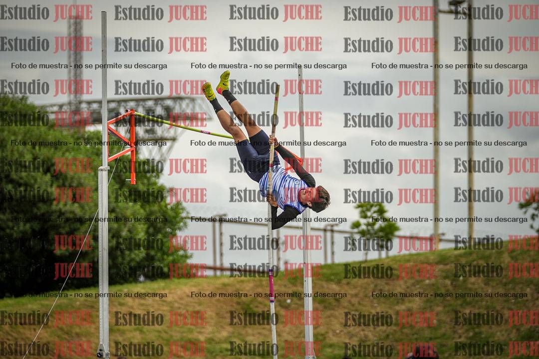 Fotos del salto con garrocha de varones