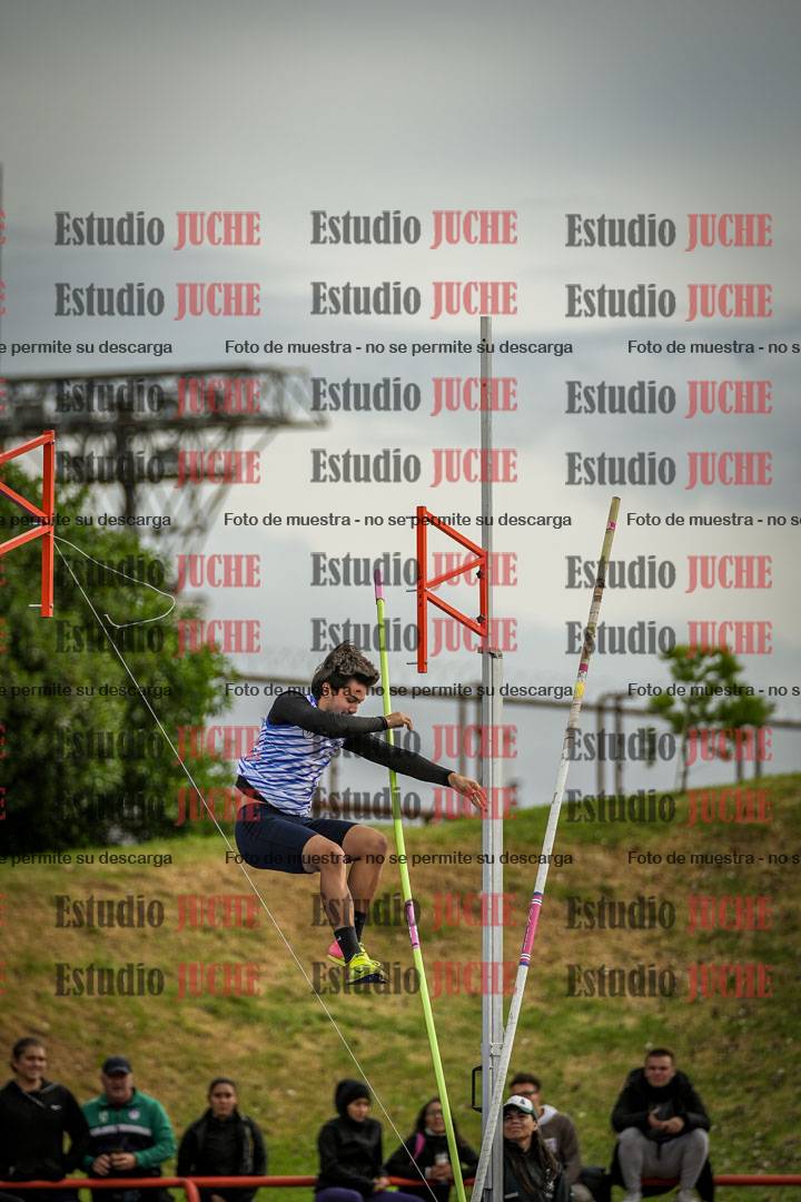 Fotos del salto con garrocha de varones