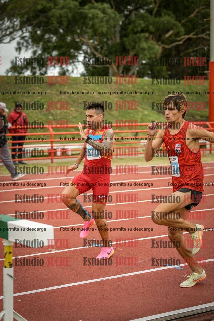 Fotos de los 3000 m con obstáculos de varones