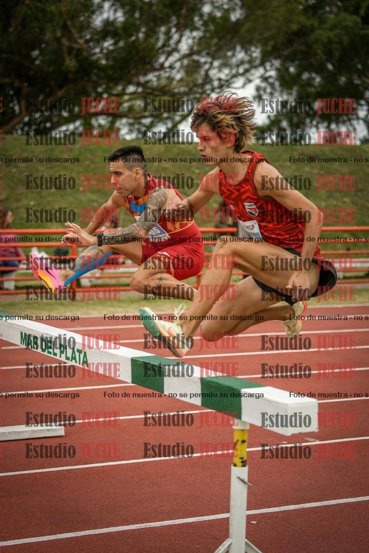 Fotos de los 3000 m con obstáculos de varones