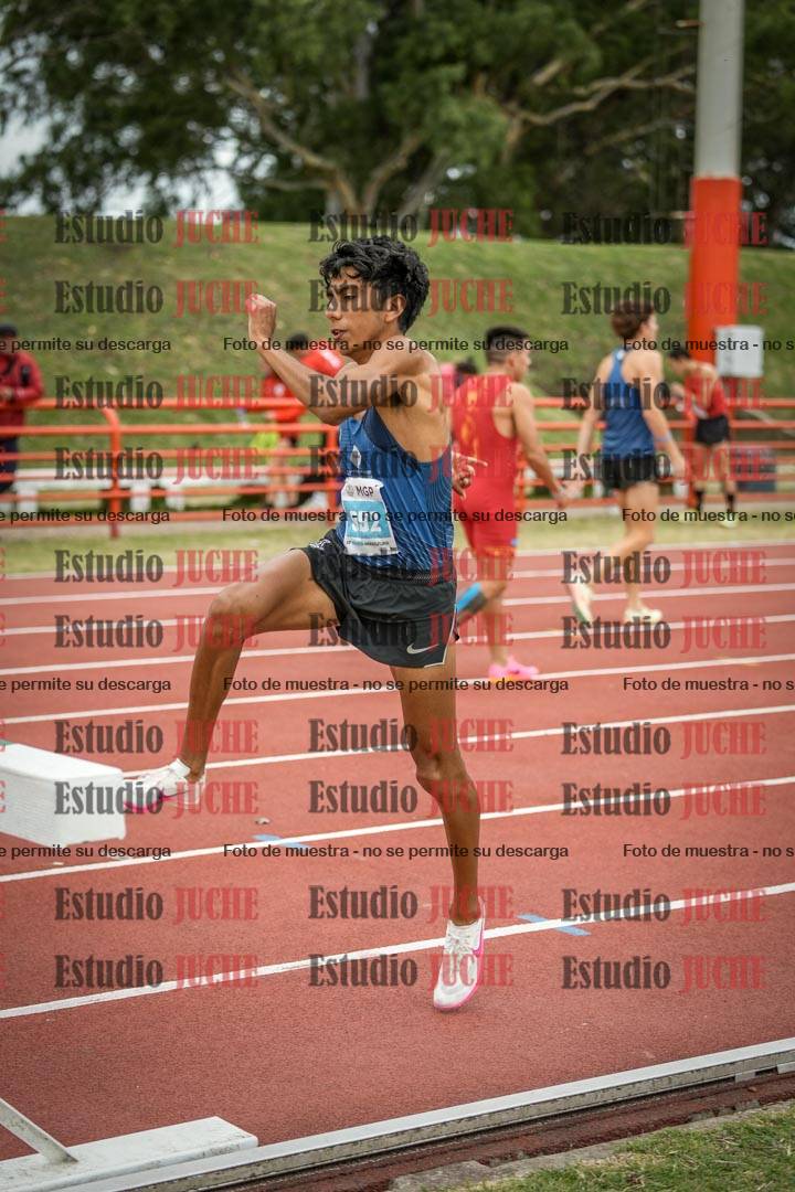 Fotos de los 3000 m con obstáculos de varones