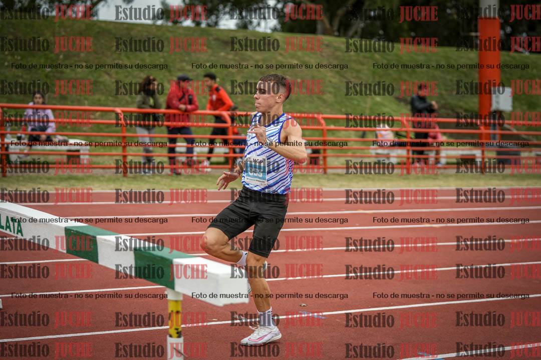Fotos de los 3000 m con obstáculos de varones