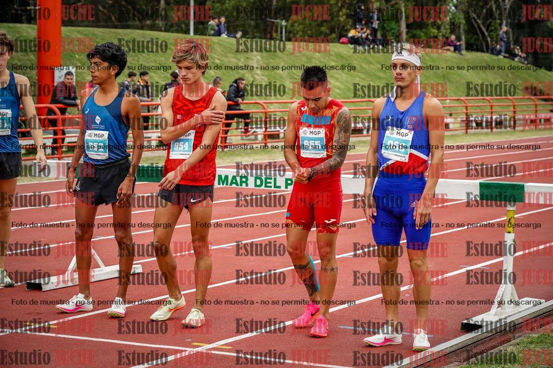 Fotos de los 3000 m con obstáculos de varones