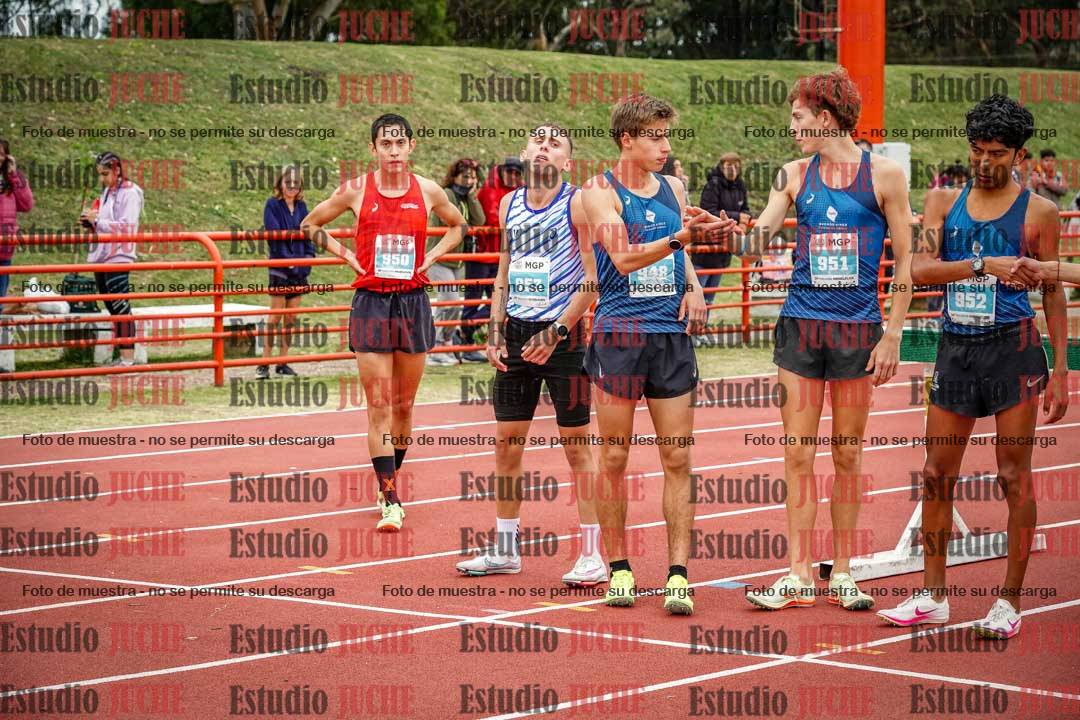 Fotos de los 3000 m con obstáculos de varones