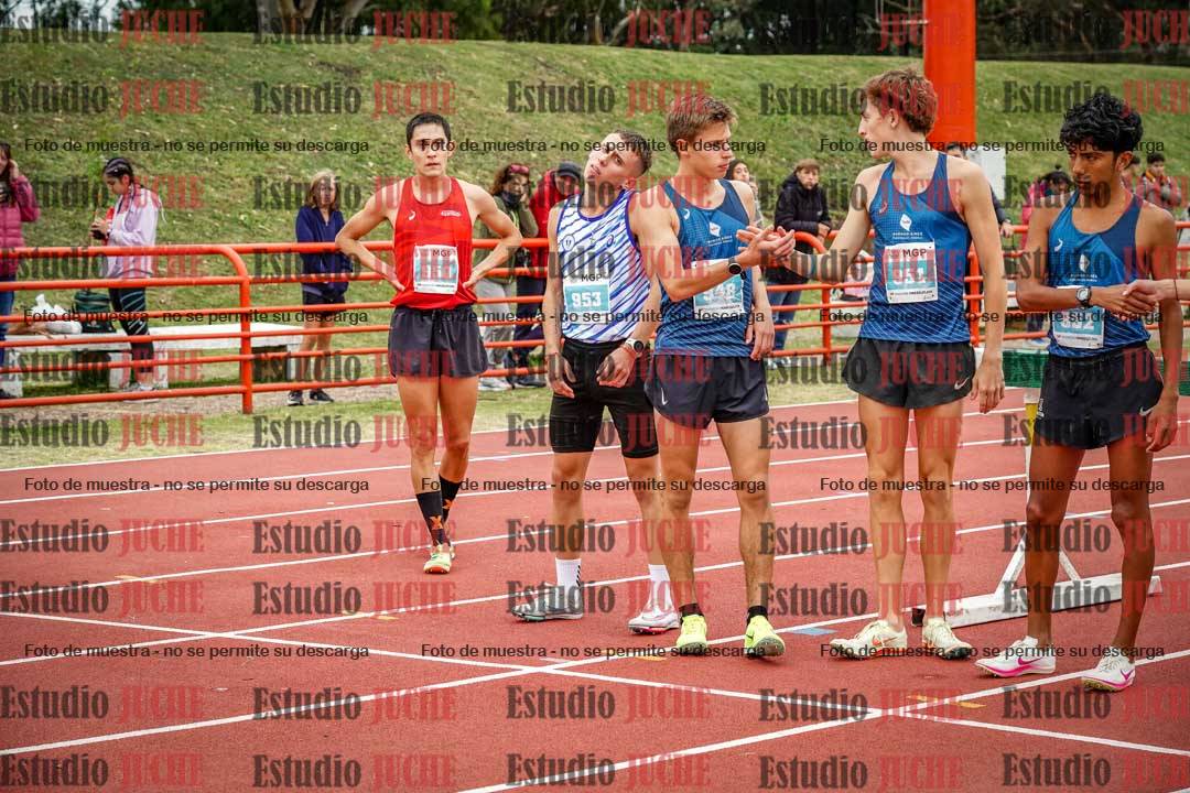 Fotos de los 3000 m con obstáculos de varones