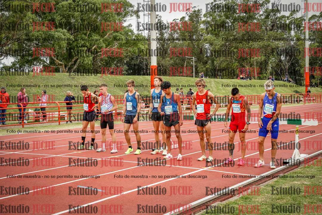 Fotos de los 3000 m con obstáculos de varones