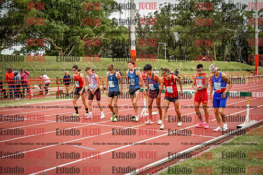 Fotos de los 3000 m con obstáculos de varones