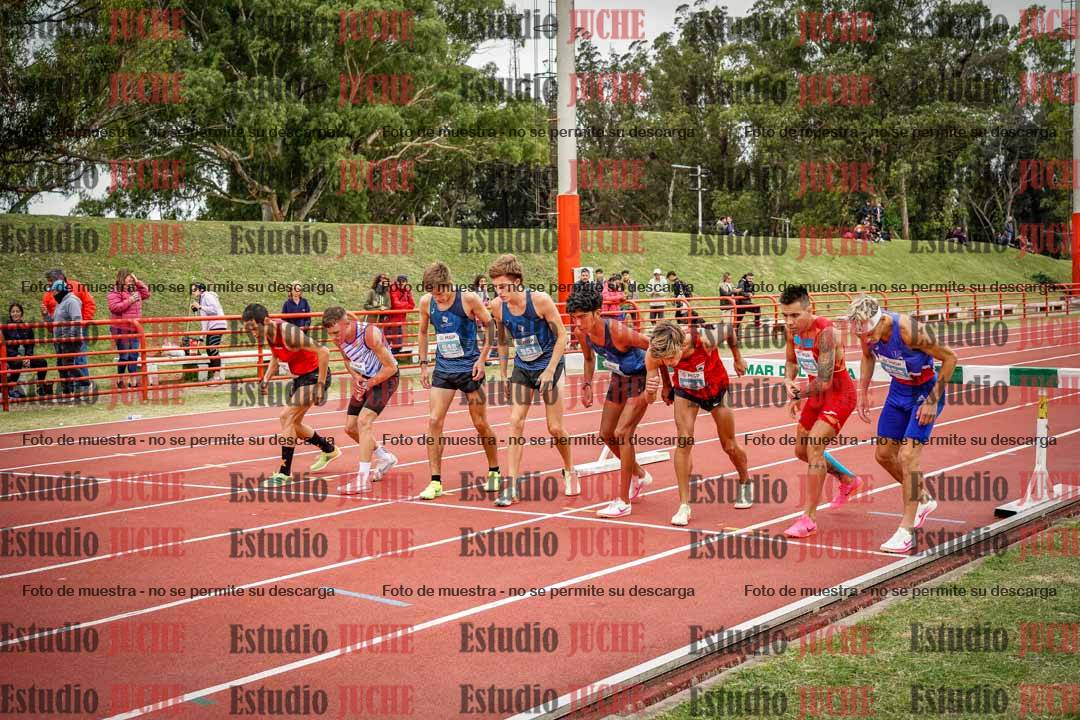 Fotos de los 3000 m con obstáculos de varones